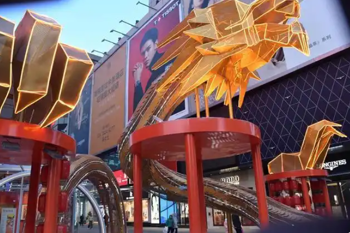 百米金龙亮相重庆路商圈，彦季花礼迎春报喜